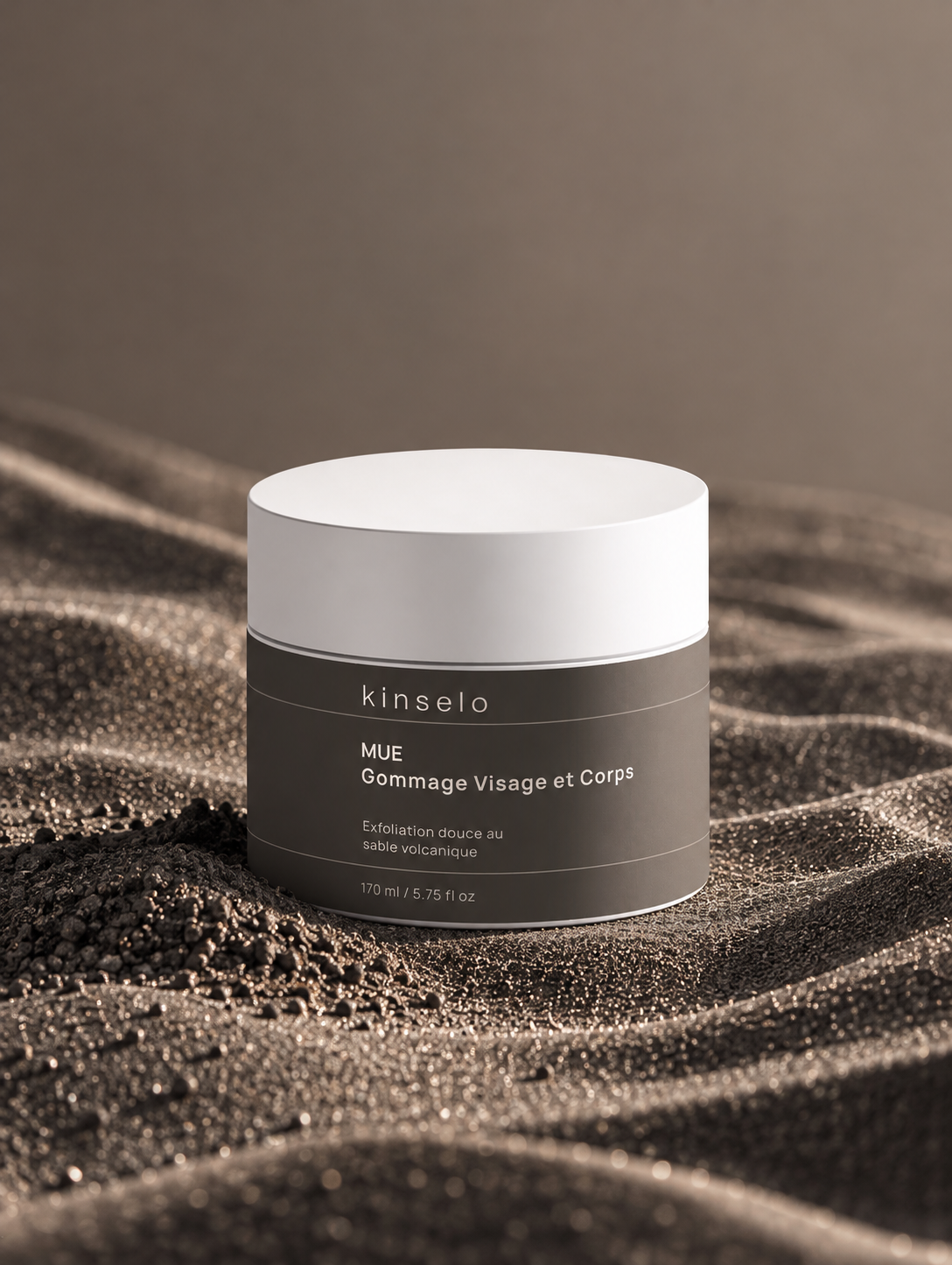 Mue, gommage visage et corps, pot sur sable volcanique